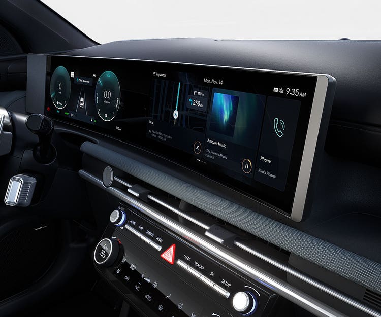 Standard 12.3&#34; infotainment system