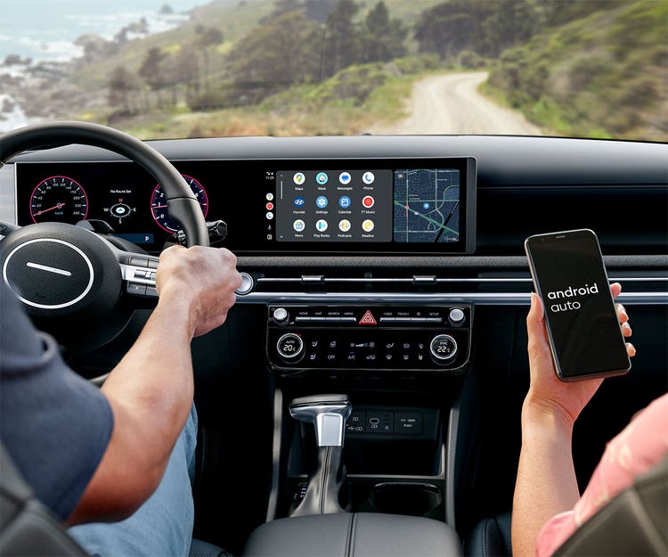 Standard Wireless&amp;nbsp;Apple CarPlay&lt;sup>TM&lt;/sup> and Android Auto&lt;sup>TM&lt;/sup>