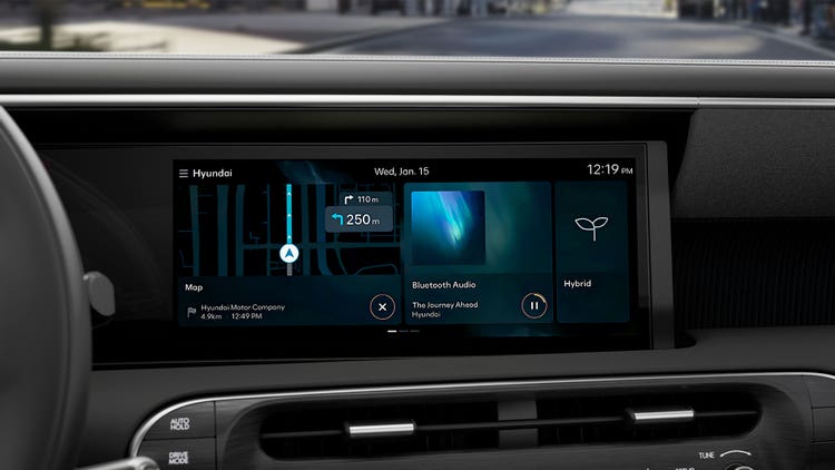 12.3” infotainment system (Standard)