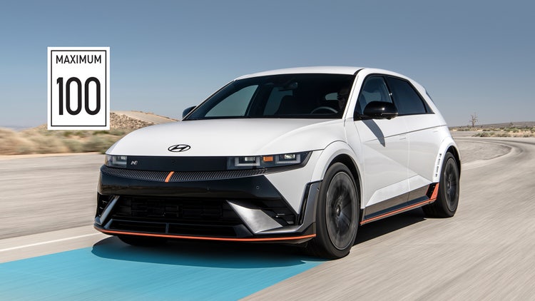 Régulateur de vitesse adaptatif par navigation avec fonction arrêt-départ