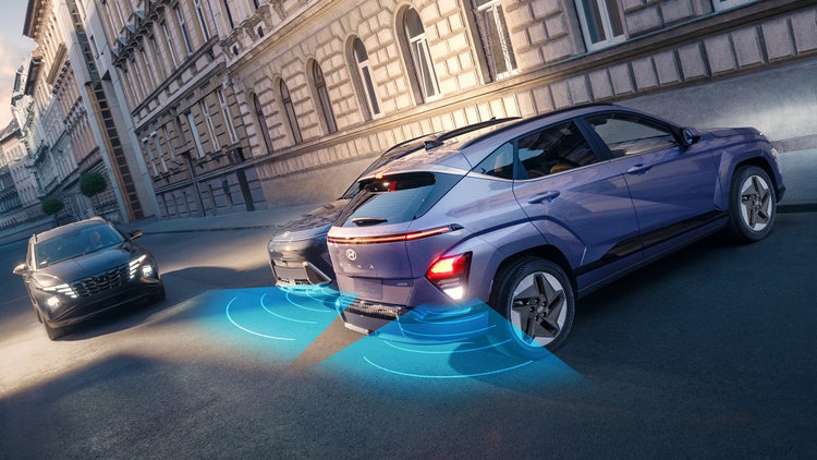 &amp;nbsp;Assistance à l’évitement de collision transversale arrière de série