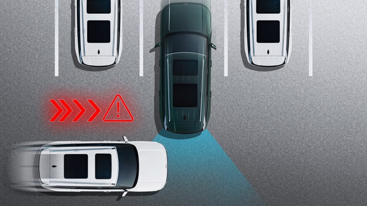 Assistance à la prévention des collisions avec le trafic arrière (de série)
