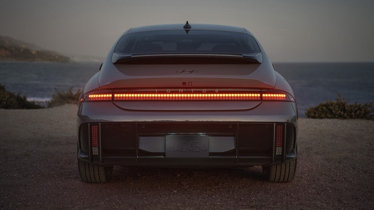 Alerte de proximité pour stationnement en marche avant et arrière